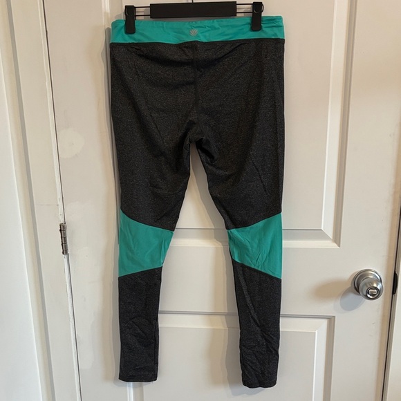 Black and Teal Leggings - Picture 2 of 3